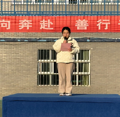 说明: 升旗仪式04