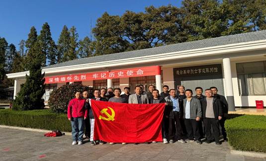 说明: C:\Users\301\Desktop\党日活动:灌云劣势陵园\灌云陵园4.jpg