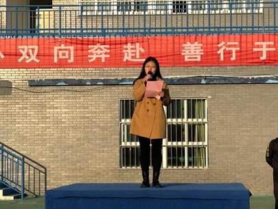 说明: 升旗仪式03